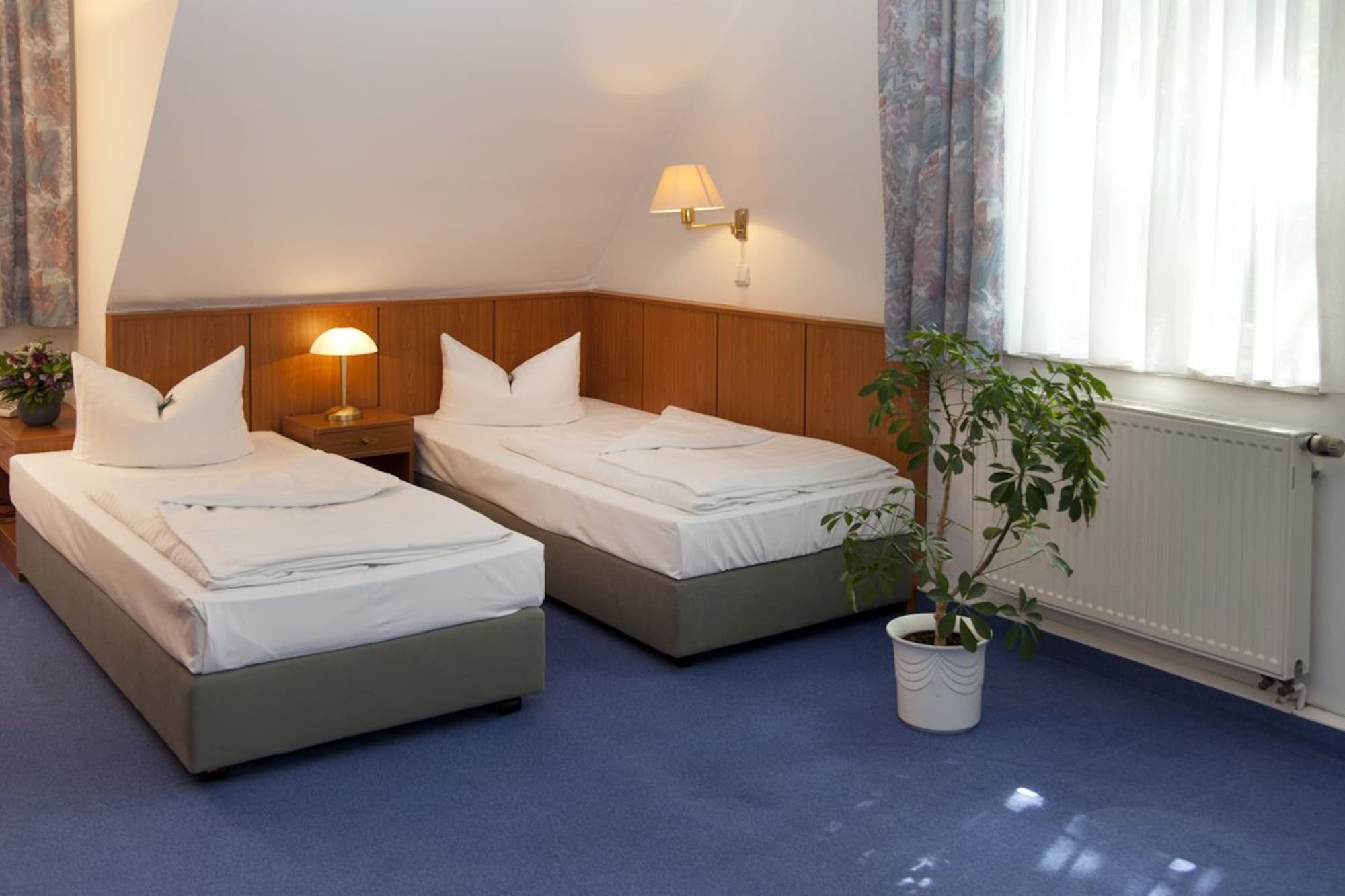 Hotel Und Restaurant Gartenstadt Ерфурт Екстериор снимка